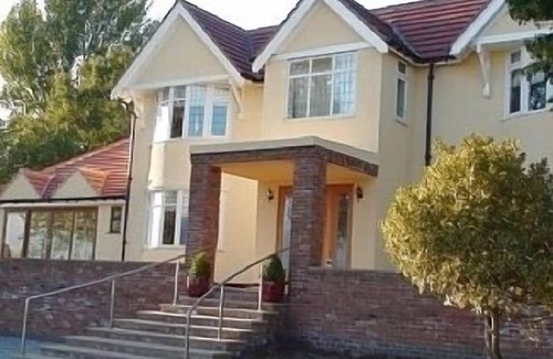 Woodborough House | Edwardian Country House with Pool & Scenic Views