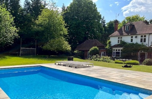 Farnham Villa | Elegant Edwardian Villa with Heated Pool & Pet-Friendly Perks