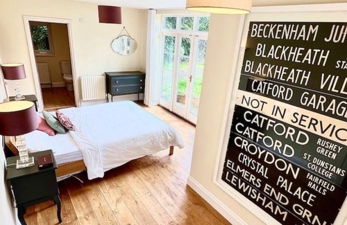 Farnham Villa | Elegant Edwardian Villa with Heated Pool & Pet-Friendly Perks