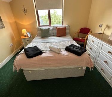 Galway City Centre House | Comfortable Edwards Cosy B&B with Kitchen Amenities