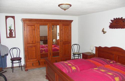 Svoboda nad Upou House | Pet-Friendly Getaway at Edy Dum with Family Amenities