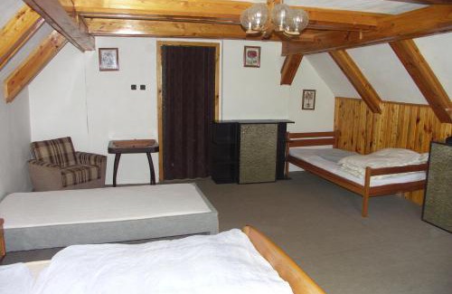 Svoboda nad Upou House | Pet-Friendly Getaway at Edy Dum with Family Amenities