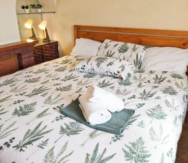 Dudley House | Family-Friendly Retreat at EEE Home Away From Home Dudley