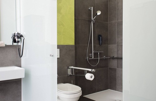 Traun Hotel | Welcoming eee Hotel TRAUN: Family-Friendly & Accessible Stay