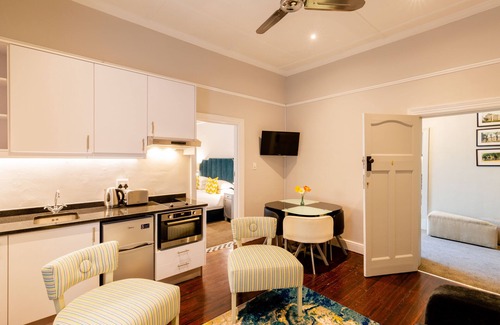 Stellenbosch Central Hotel | Cozy Eendracht Apartments with Kitchen & Breakfast Included