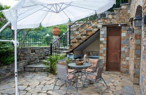 Agios Dimitrios Apartment | Kid-Friendly Efi's Guest House with High Guest Ratings
