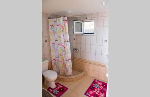 Zakharo Apartment | Elegant Efi's Home: Family-Friendly Retreat with Top Ratings