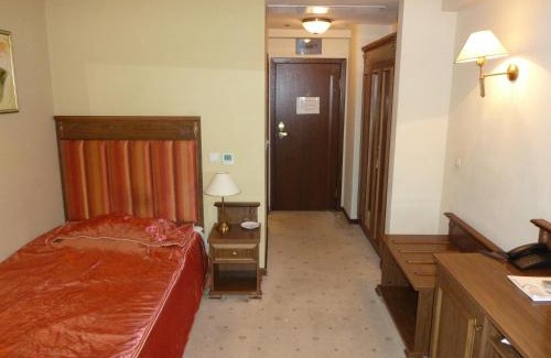 Stara Zagora House | Discover Hotel Efir: 4-Star Comfort with Hot Tub & Breakfast