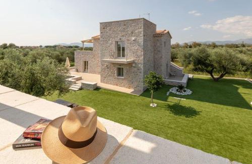 Mavrovouni House | Exclusive EFMAR Residences: Family-Friendly Comfort Awaits