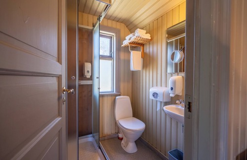 Kirkjubaejarklaustur Hotel | Cozy Efri-Vík Bungalows with Family-Friendly Amenities