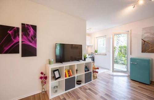 Suedvorstadt Apartment | Central EG Wohnung with Terrace & Family-Friendly Amenities