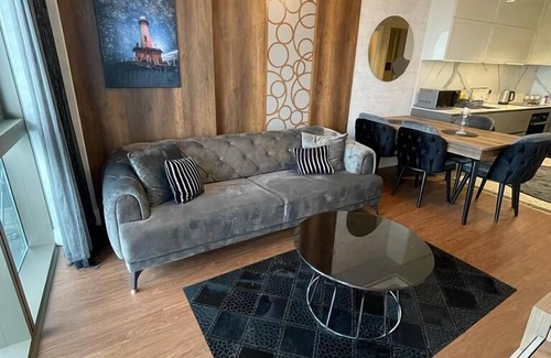Ikitelli Apartment | Discover Egarcom: Family-Friendly with Pool Access