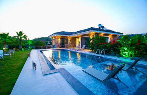 Koycegiz Villa | Family-Friendly EGE Villaları 2 with Pool Access