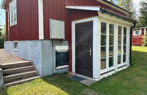 Urshult House | Inviting Retreat at Egen Stuga Near Åsnen, Tallbacken