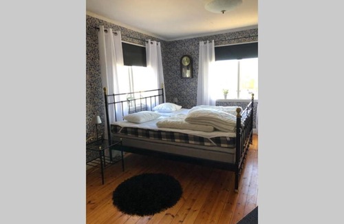 Lindesberg Villa | Cozy Villa on Egen Islandshästgård with Hot Tub & Kitchen