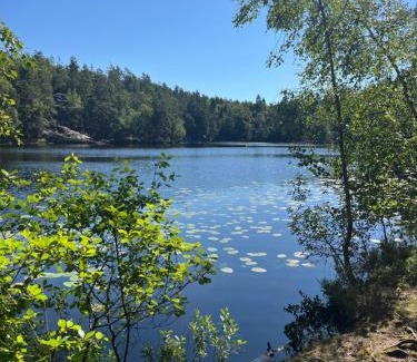 Tyreso House | Charming Retreat in Tyresö Trollbäcken with Canoes Included
