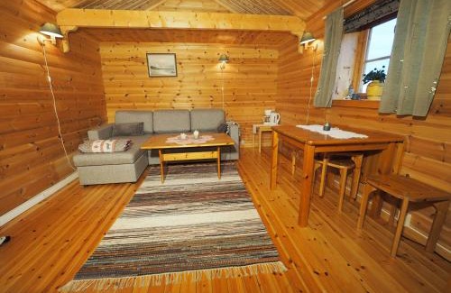 Vestvagøy House | Discover Eggum Fishermans Cabin: Child-Friendly Retreat