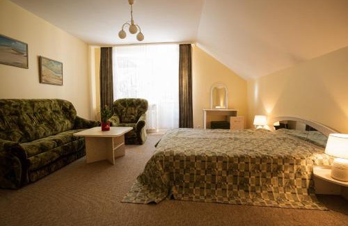 Juodkrante Hotel | Family-Friendly Retreat at Egliu Slenis with Top Ratings