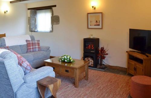 Helston House | Relax at Eglos Derry Farm Cottage - 4-Star Family Getaway