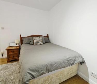Egremont Apartment | Egremont Modern 2-Bedroom Serviced flat
