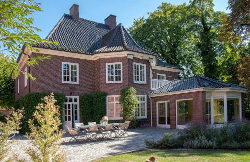 Sierksdorf House | Elegant Ehemaliges Gutshaus Oevelgönne: Pet & Child Friendly
