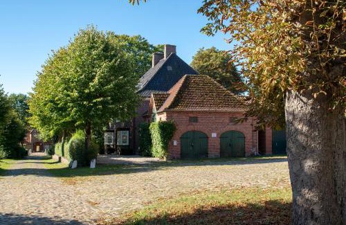 Sierksdorf House | Elegant Ehemaliges Gutshaus Oevelgönne: Pet & Child Friendly