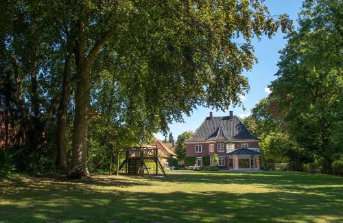 Sierksdorf House | Elegant Ehemaliges Gutshaus Oevelgönne: Pet & Child Friendly