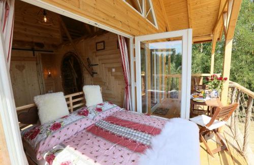 Mesteri Apartment | Discover EHM Baumhaus Chalet: Pet & Child Friendly Retreat