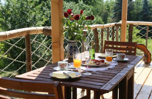 Mesteri Apartment | Discover EHM Baumhaus Chalet: Pet & Child Friendly Retreat
