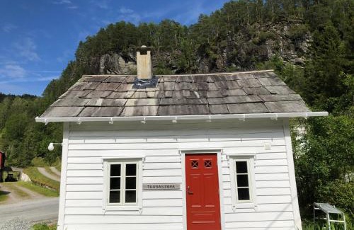 Eikelandsosen House | Exceptional Eidegrend Boutique Hotel with Private Beach Access