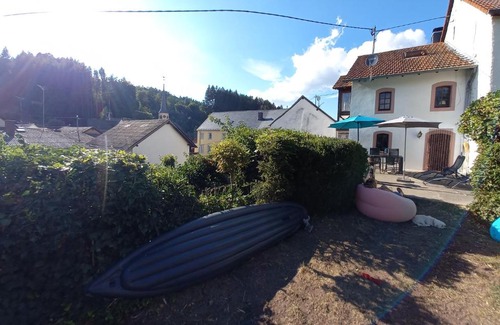 Eisenschmitt House | Discover Eifel Duitsland: Pet-Friendly Retreat with Ocean View