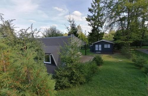 Ferienhausgebiet Hillenseifen House | Inviting Eifel Residence 2: Family-Friendly with Pool Access