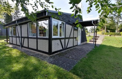 Ferienhausgebiet Hillenseifen House | Inviting Eifel Residence 2: Family-Friendly with Pool Access