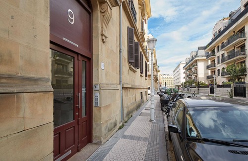Egia Apartment | Oceanfront Comfort at Eiffel | The Rentals Collection