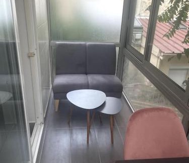 Quartier de Javel Apartment | Tranquil Stay at Cosy Daisy Near Eiffel Tower - 10/10 Rated