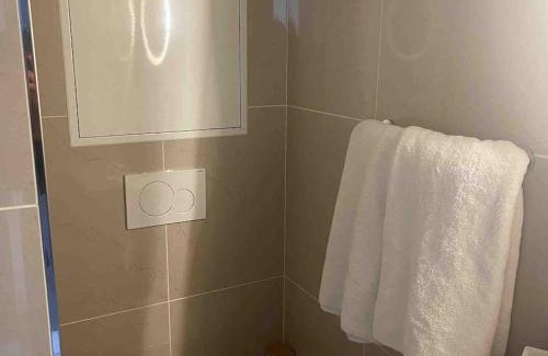 Quartier de Javel Apartment | Tranquil Stay at Cosy Daisy Near Eiffel Tower - 10/10 Rated