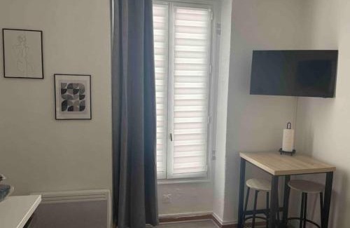 Quartier de Javel Apartment | Enchanting Eiffel Tour Retreat for Family-Friendly Getaways