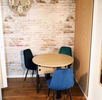 Quartier de Javel Apartment | Cozy Retreat at Eiffel Tour - Manéo with Family-Friendly Amenities