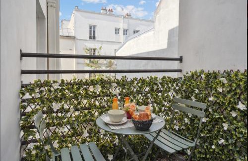 7th Arrondissement Apartment | Discover the Eiffel Tower Apartment: 4-Star Family Retreat