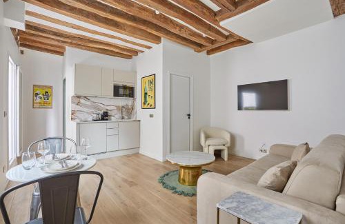 7th Arrondissement Apartment | Discover the Eiffel Tower Apartment: 4-Star Family Retreat
