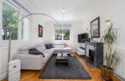 Passy Apartment | Refurbished Hotel with Eiffel Tower Views & Family Amenities