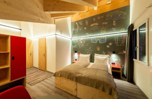 Murren House | Eiger Guesthouse: Family-Friendly Retreat with Pool & Dining