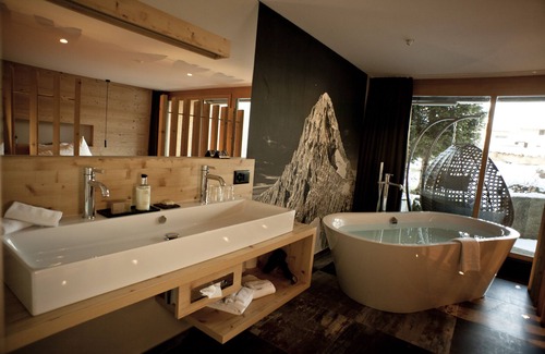 Grindelwald Hotel | Experience Eiger Mountain & Soul Resort: 4-Star Retreat with Spa