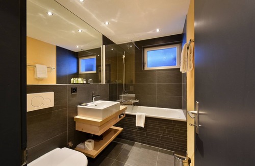 Grindelwald Hotel | Experience Eiger Mountain & Soul Resort: 4-Star Retreat with Spa