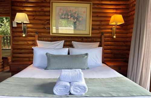 Ruiterbos Hotel | Discover Eight Bells Mountain Inn: Family-Friendly Retreat