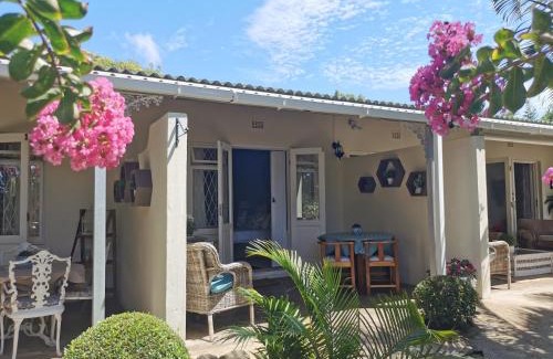 Port Edward House | Exceptional Eight Palms: Family-Friendly with Breakfast Included