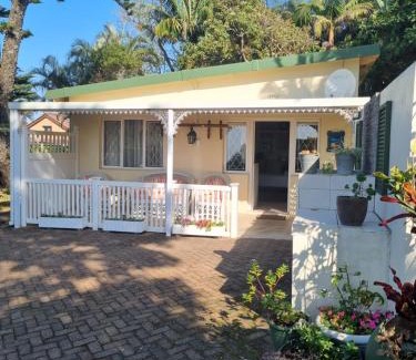 Port Edward House | Exceptional Eight Palms: Family-Friendly with Breakfast Included