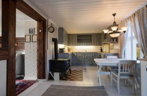 Modum House | Charming Eika Cottage: Guest Rated 9.7, Pet Friendly Retreat