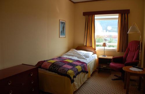 Hafslo Hotel | Discover Eikum Hotel: Family-Friendly with Hot Tub & Dining
