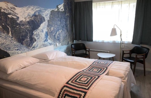 Hafslo Hotel | Discover Eikum Hotell: Family-Friendly Retreat with Dining